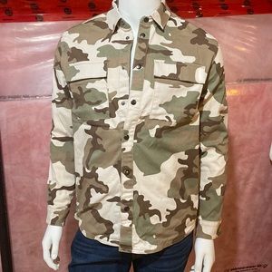NWT brand new with tag Camouflage Print Men Shacket